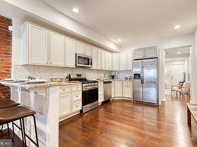 Building Photo - 2515 E Fayette St