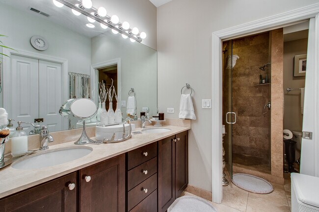 Foto del edificio - 1406 W Grand Ave