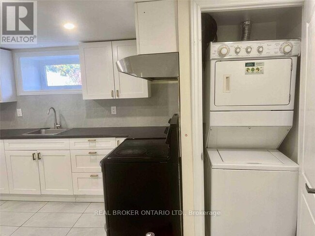 Building Photo - 36 Carlyle Crescent