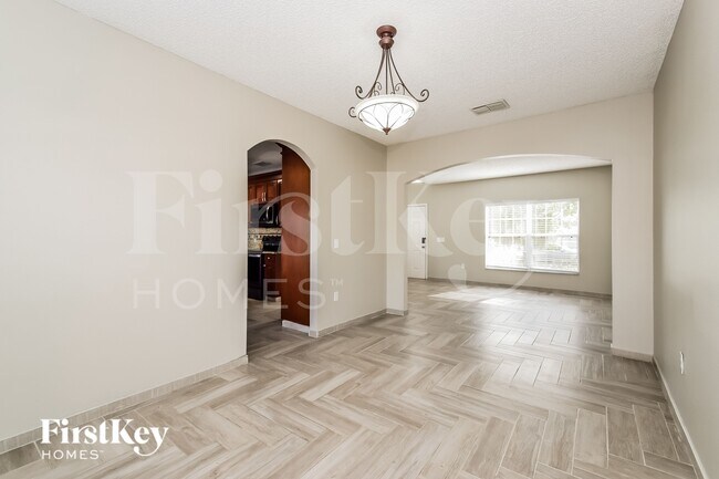 Building Photo - 654 Parakeet Ct