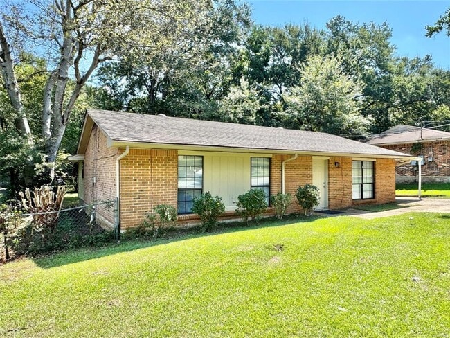 Foto del edificio - 416 Fieldbrook Dr