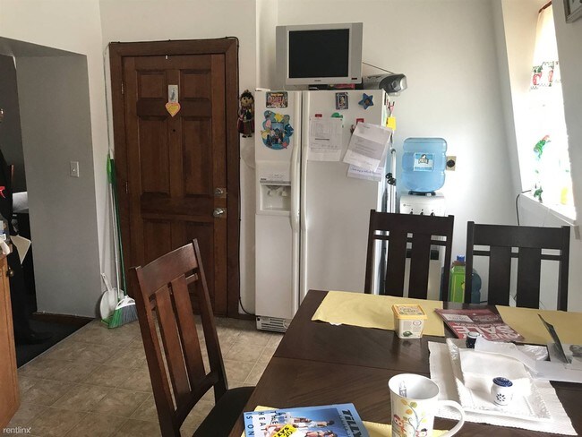 Building Photo - 2 br, 1 bath  - 75 Putnam St #1