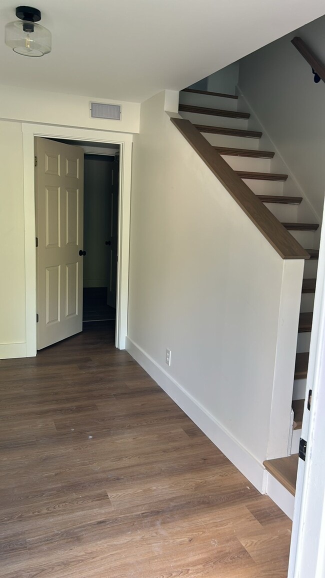 Building Photo - 512 Linda Ln