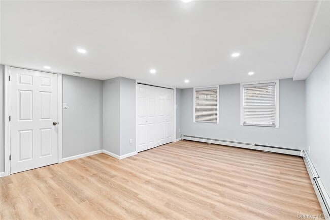 Foto del edificio - 5 Lakeview Ave