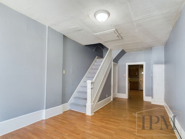 Foto del edificio - Spacious 3 Bedroom Home located in Red Lio...