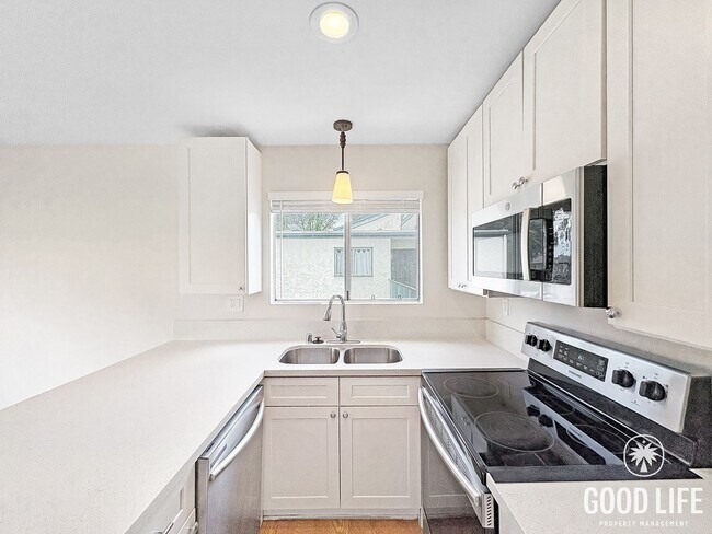 Building Photo - Bright 2BD/2BA Corner Unit Condo in Escondido with Reserved Parking, Quartz Kitchen & Private Bal...