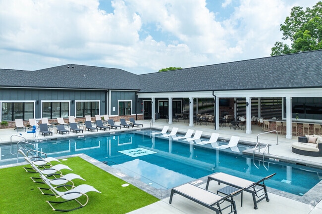 Piscina - Riverstone Apartments