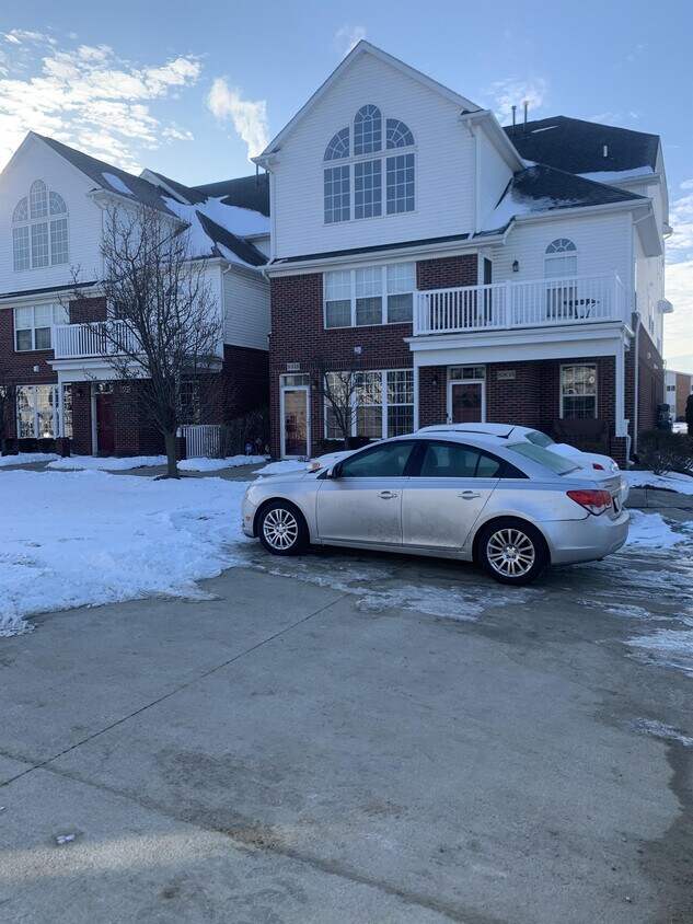 Foto principal - 8329 Towne Center Cir