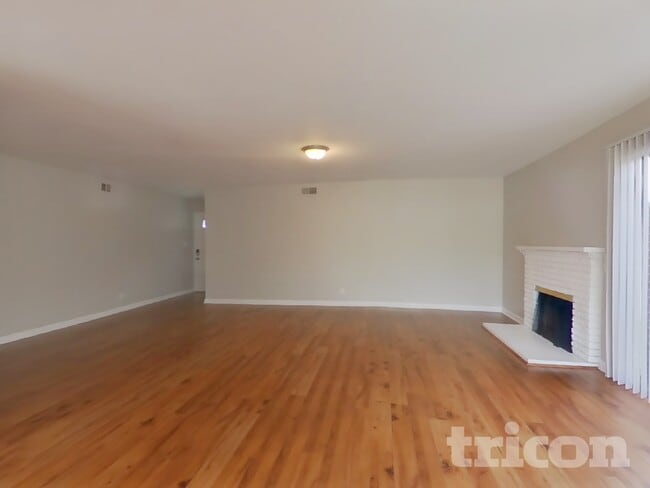 Building Photo - 378 Acacia St