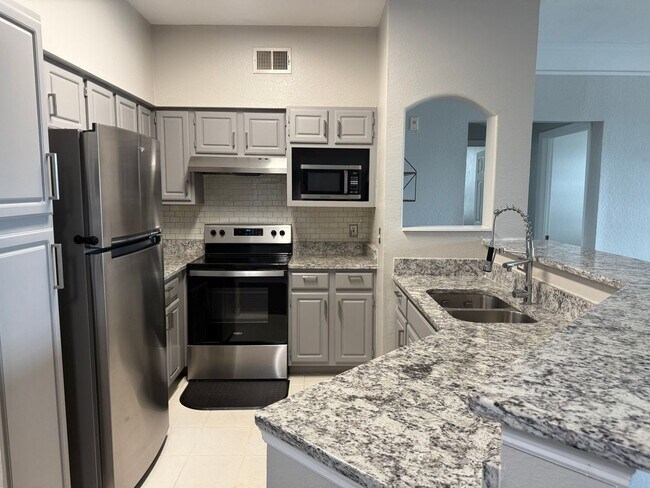 Foto del edificio - $1975 | 3-Bedroom 2-Bath Condo | Fully Ren...