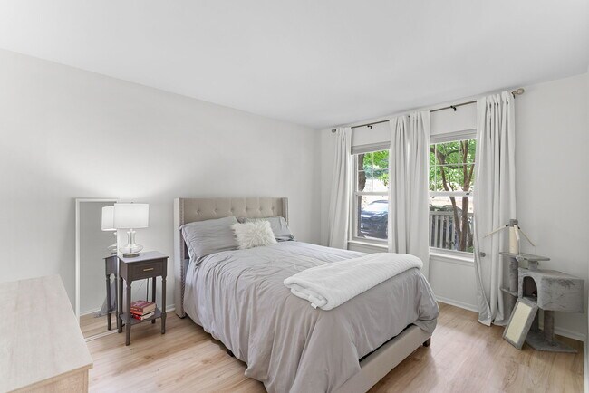Foto del edificio - 1725 Ascot Way