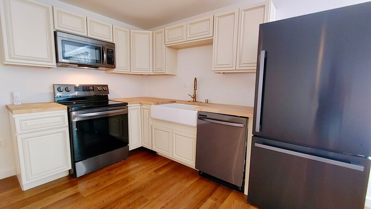 Photo - 9938 SW Terwilliger Blvd (Portland, OR)