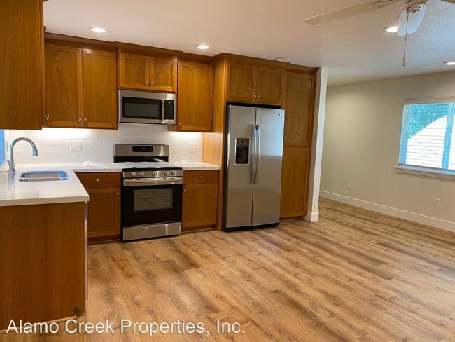 Building Photo - 1 br, 1 bath House - 608 West Street