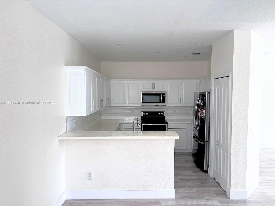 Building Photo - 4415 SW 160th Ave