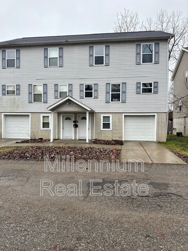 94 W Montcalm St, Pontiac, MI 48342 Townhome Rentals in Pontiac MI