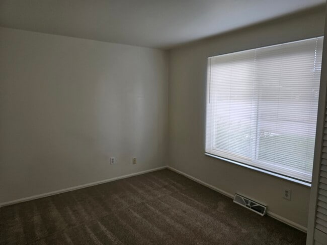 Building Photo - 1162 Cree Dr