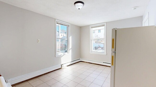 Building Photo - 273 Maverick St