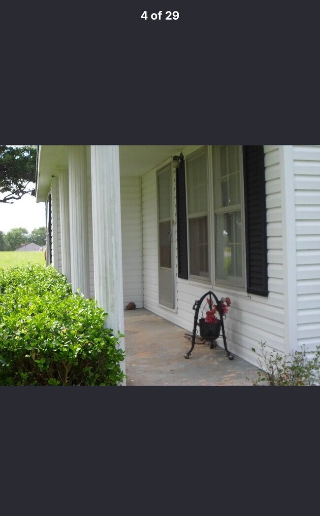 Foto del edificio - 1381 W Gooch Rd