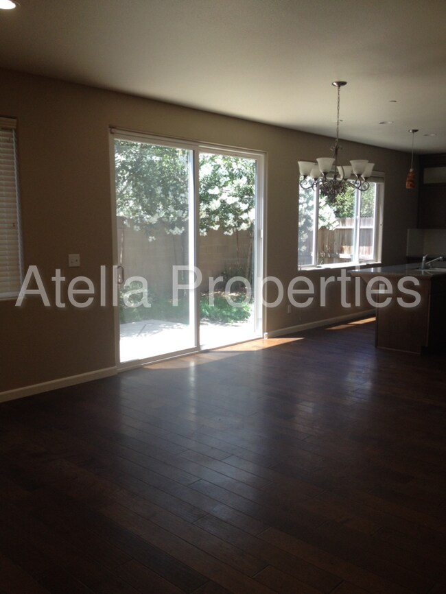 Building Photo - 2464 Chardonnay Pl