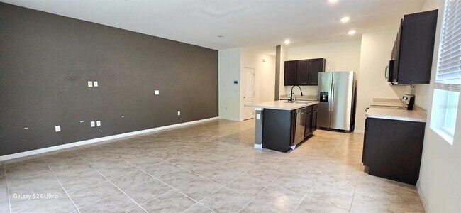 Building Photo - 1301 Yellow Finch Dr