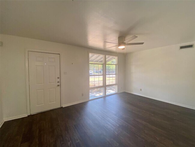 Foto del edificio - 1309 Westmoor Dr