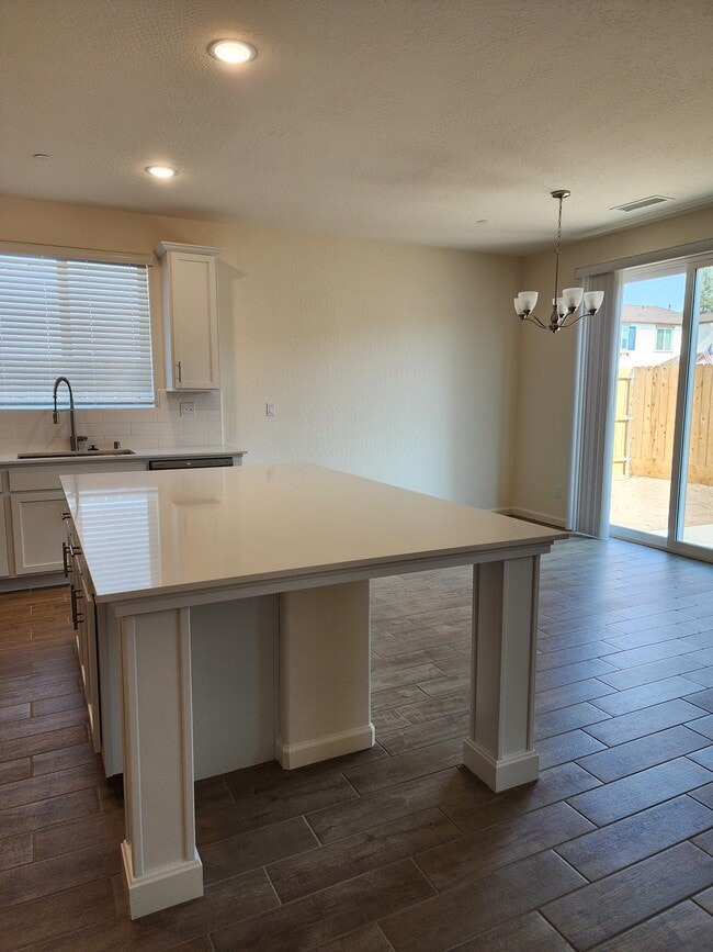 Foto del edificio - 6534 E Pne Ave