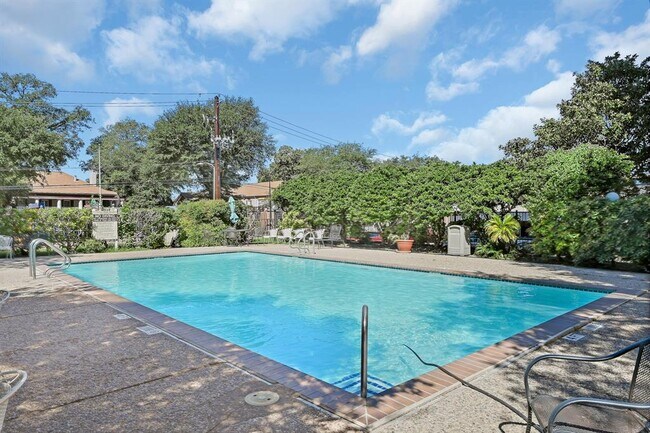 Foto del edificio - 7510 Hornwood Dr