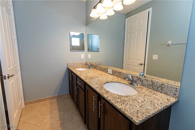 Building Photo - 11091 Sparkleberry Dr