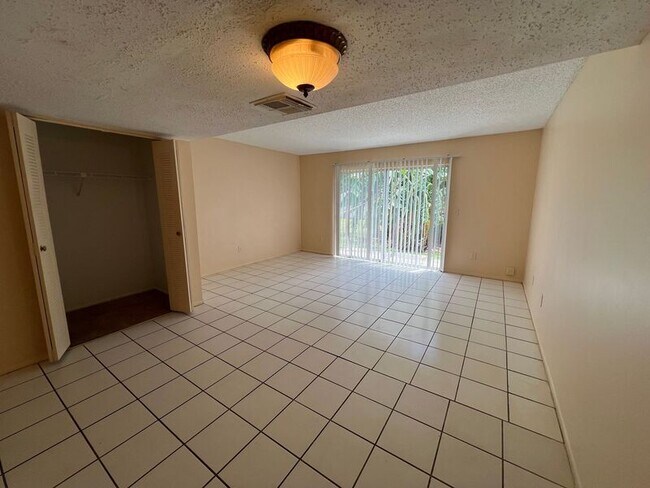 Foto del edificio - 12116 Napiers Cir