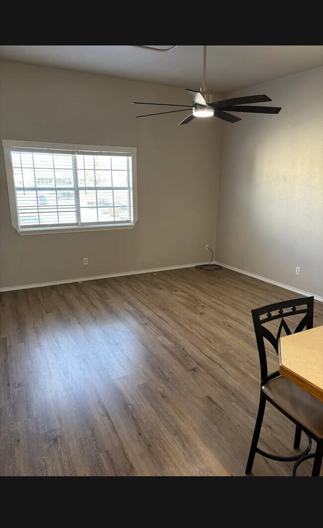 Foto del edificio - 110 W Park St