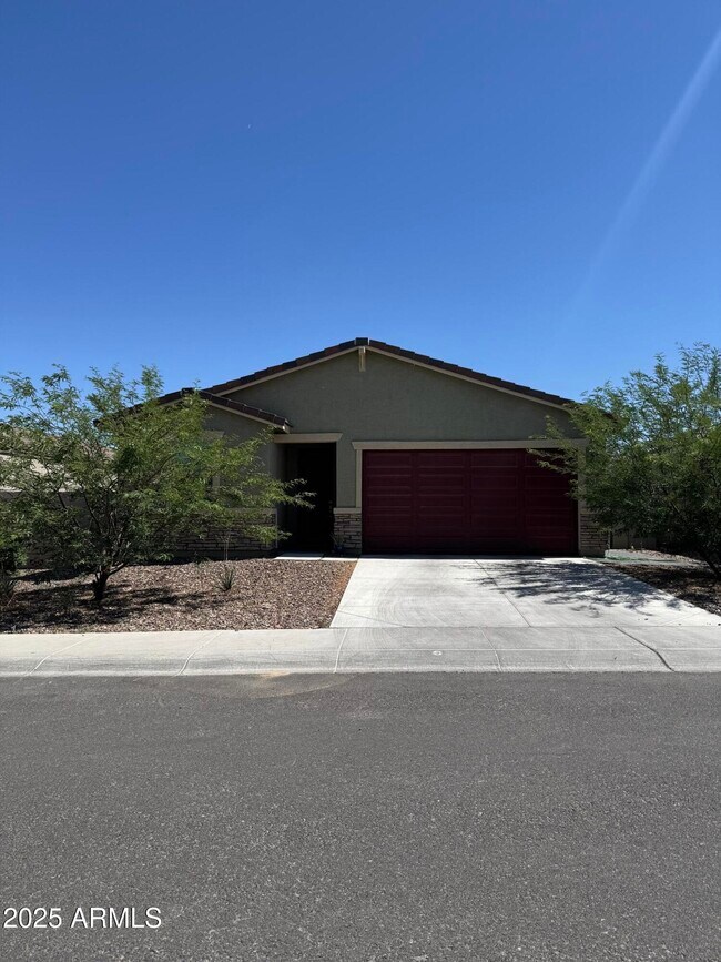 Building Photo - 4625 Stonecrop Dr