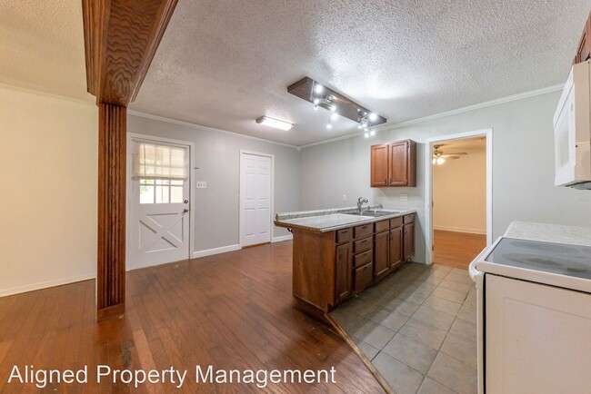 Building Photo - 4 br, 2.5 bath House - 1007 N Holly St.