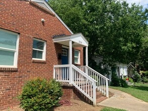 Building Photo - 2216 Rozzelles Ferry Rd