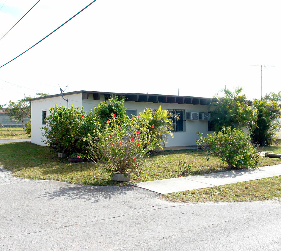 Building Photo - 611-629 SW 8th Ave