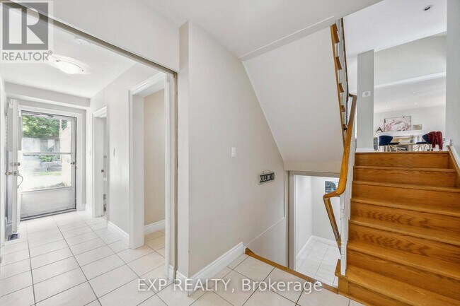 Photo du bâtiment - 1572 Knareswood Dr