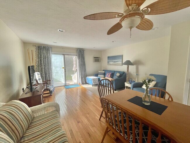 Foto del edificio - 222 Quaker Rd