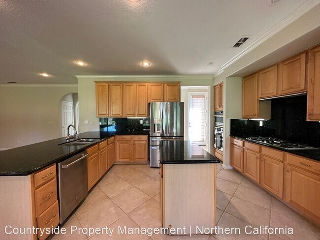 Building Photo - 4 br, 3 bath House - 3909 Edgeview Court