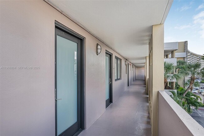 Foto del edificio - 301 Golden Isles Dr