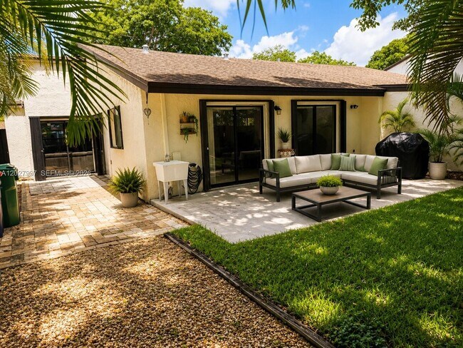 Foto del edificio - 7105 SW 127th Ct