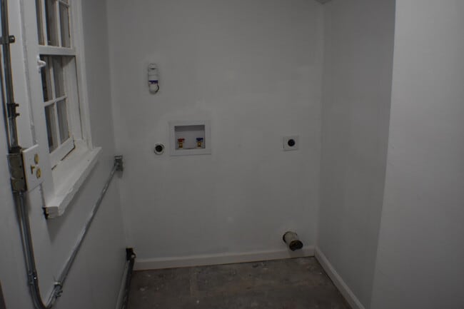 Building Photo - 3806 S Taylor