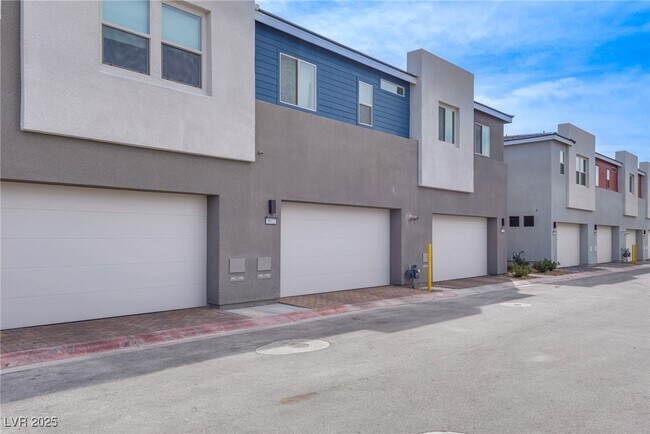 Building Photo - 9812 Kings Glen St