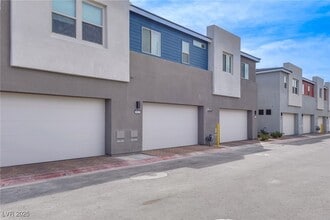 Building Photo - 9812 Kings Glen St