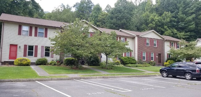 Building Photo - 2005 Heritage Pl