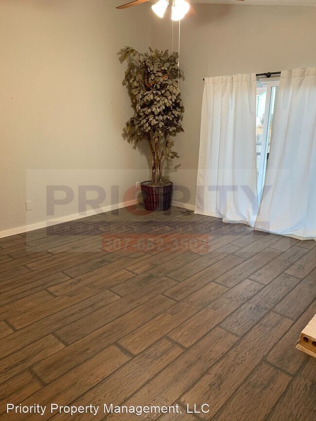Foto del edificio - 3 br, 1 bath House - 1900 S Gillette Ave
