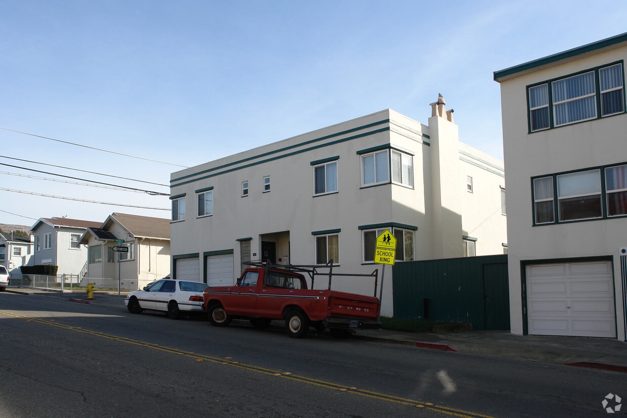 Primary Photo - 410 Spruce Ave