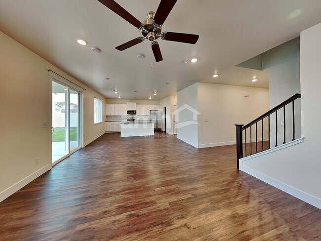 Foto del edificio - 1052 S Woodsome Ave