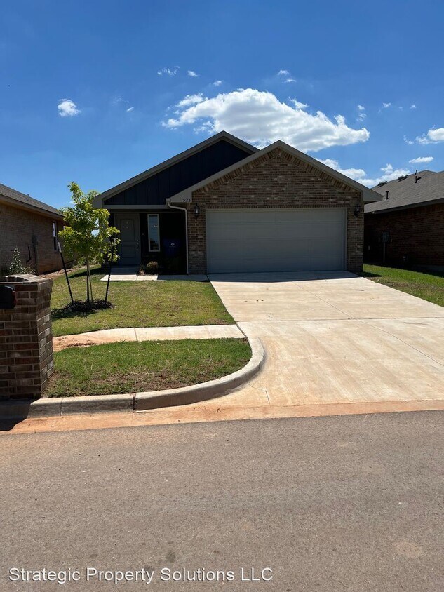 3 br, 2 bath House 923 Tarry Town Drive House Rental in Chickasha