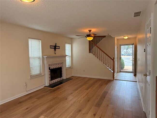 Foto del edificio - 342 Cottonwood Creek Cir