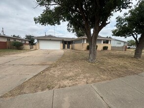 Building Photo - 1002 Av. Manana