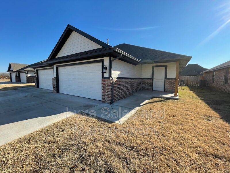 10906 NW 119th St, Yukon, OK 73099 House Rental in Yukon, OK